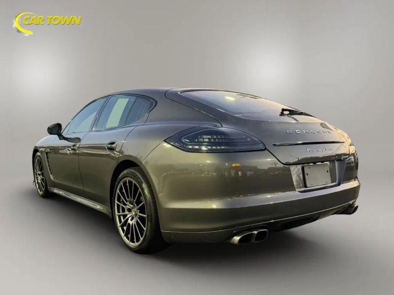 Vehicle photo 13