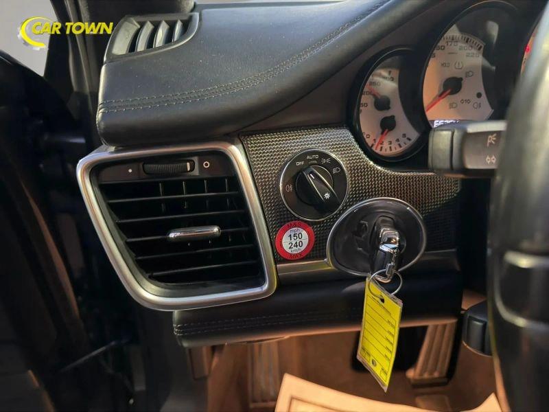 Vehicle photo 19