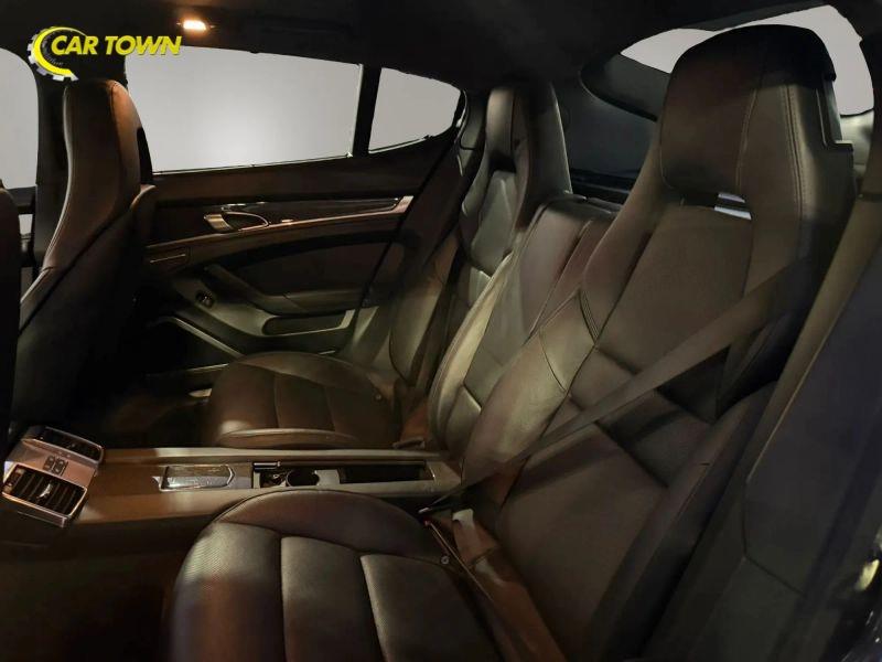 Vehicle photo 25