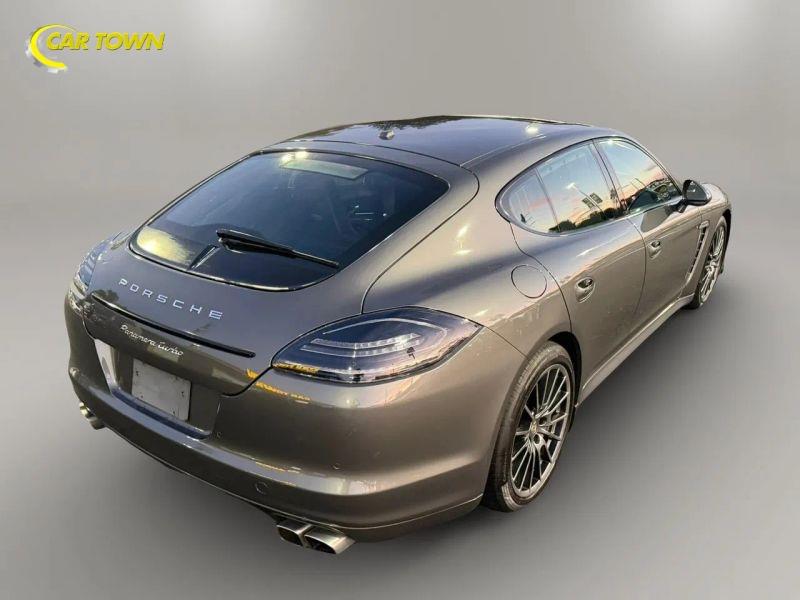 Vehicle photo 8
