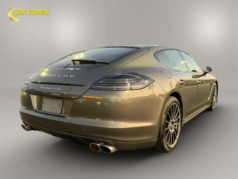 Vehicle photo 9