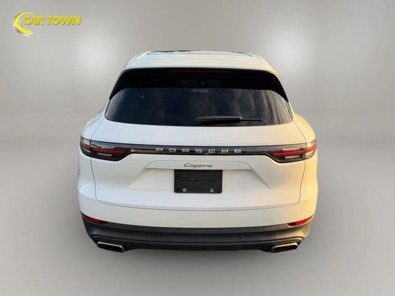 Vehicle photo 10
