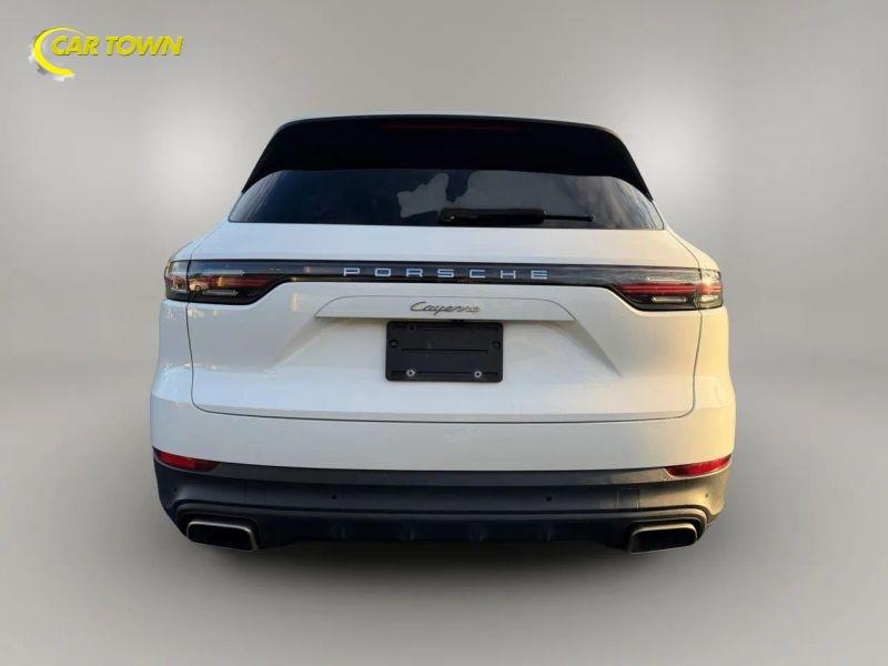 Vehicle photo 11