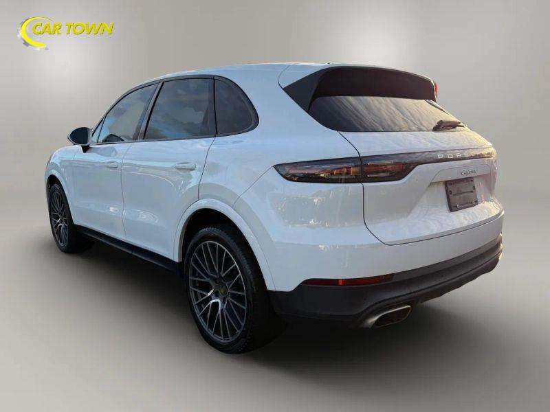 Vehicle photo 13