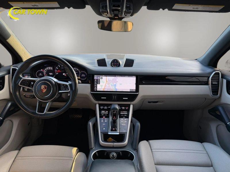 Vehicle photo 18