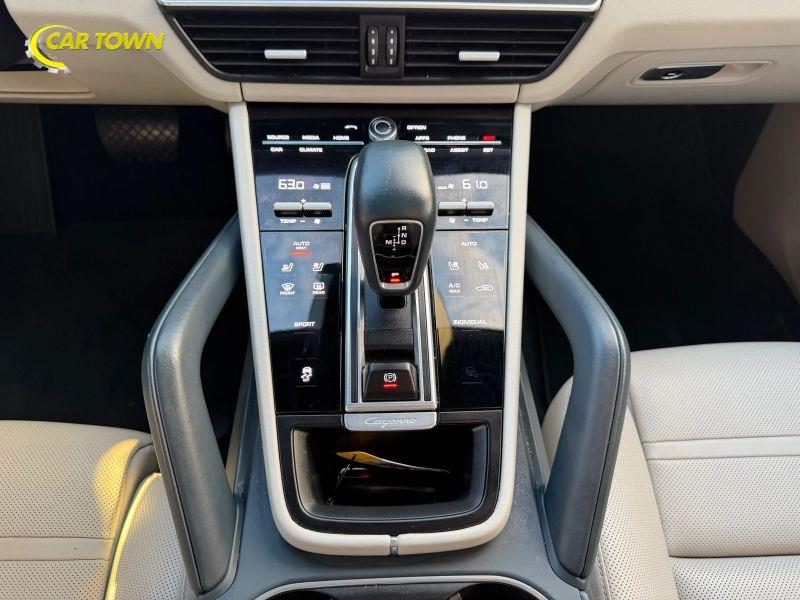 Vehicle photo 19