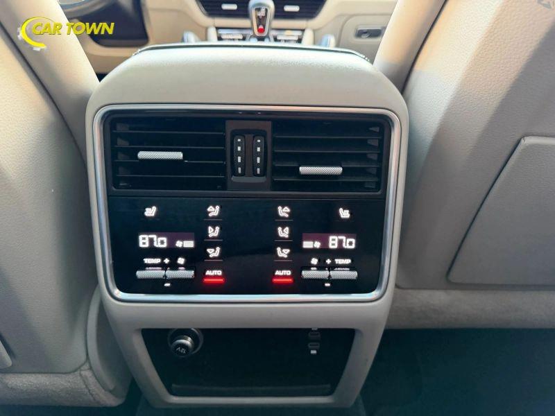 Vehicle photo 21