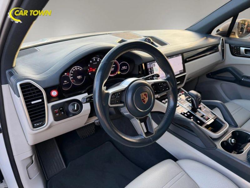 Vehicle photo 24