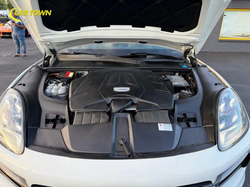 Vehicle photo 38