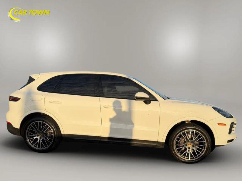 Vehicle photo 7