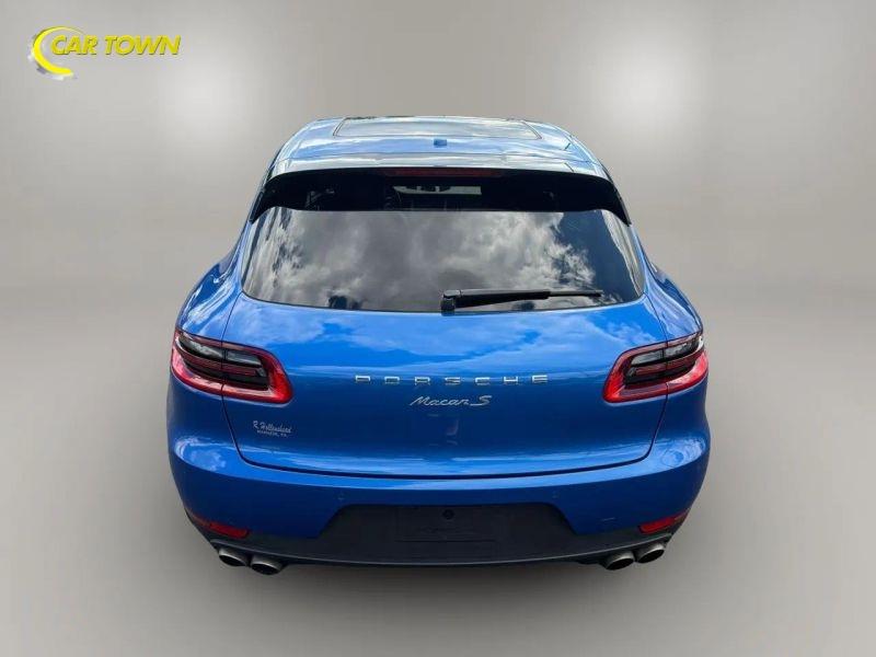 Vehicle photo 10
