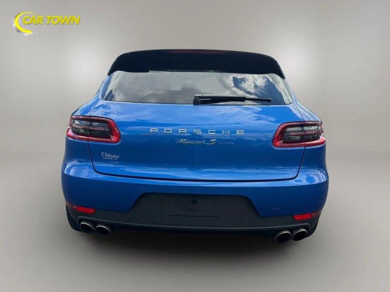 Vehicle photo 11