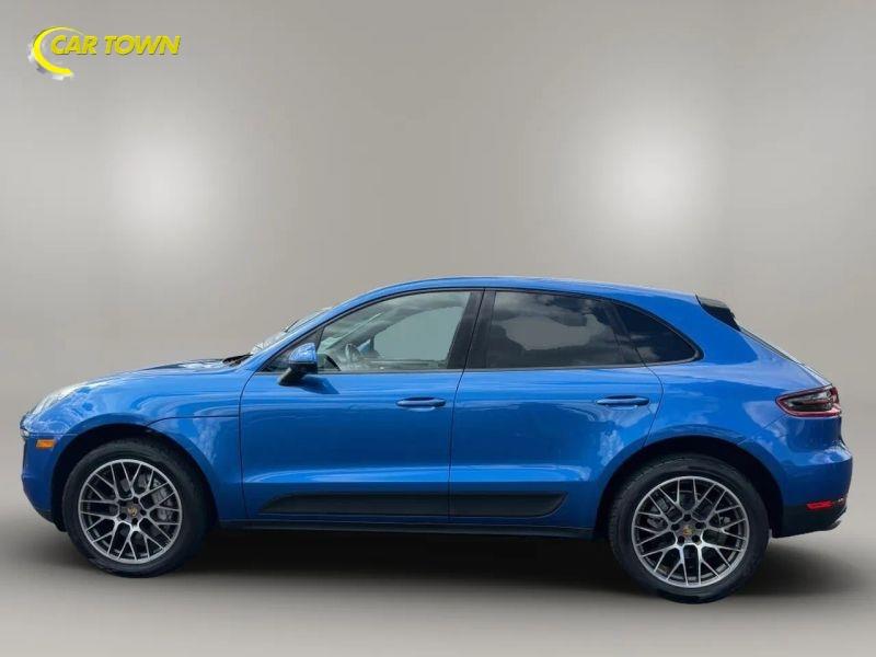 Vehicle photo 14