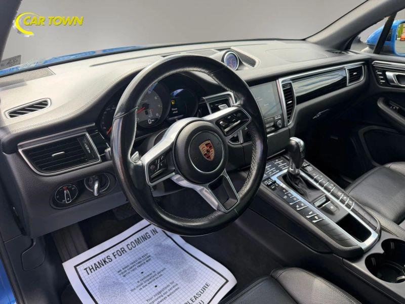 Vehicle photo 16