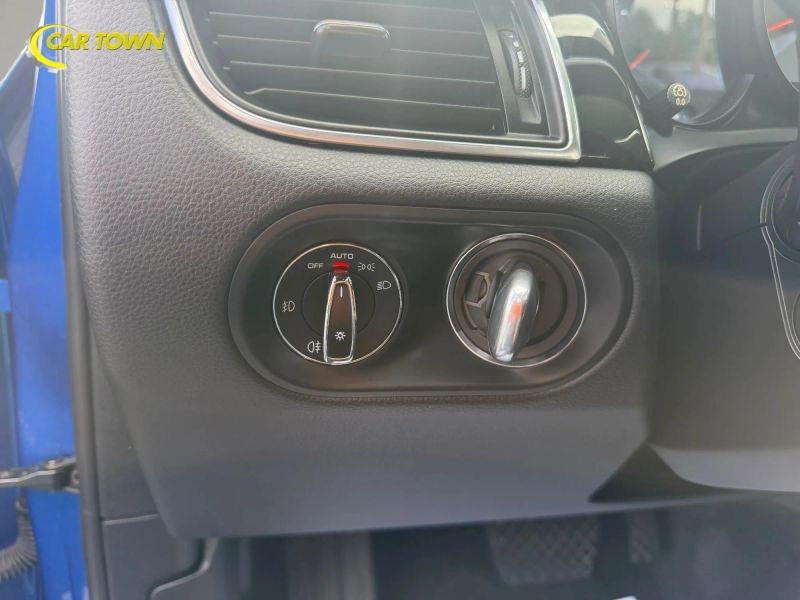 Vehicle photo 19