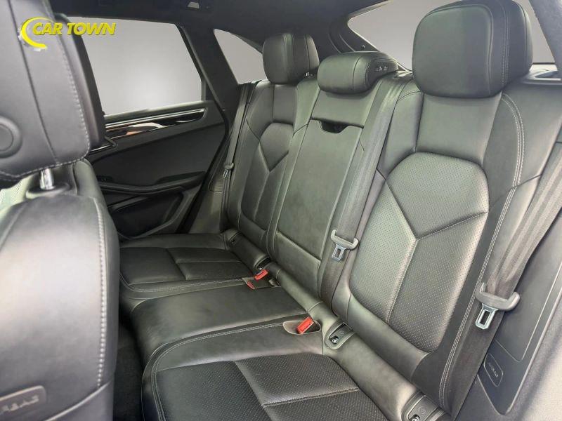 Vehicle photo 21