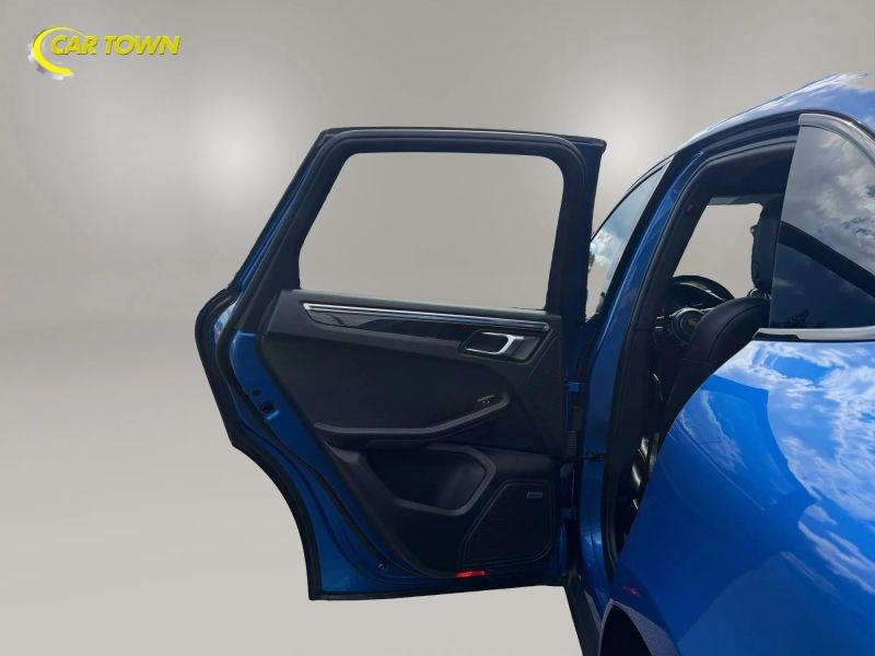 Vehicle photo 22