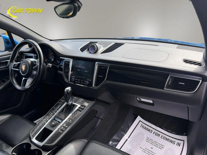 Vehicle photo 23