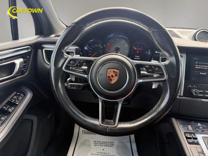 Vehicle photo 29