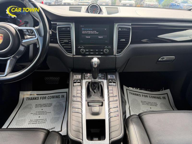 Vehicle photo 32