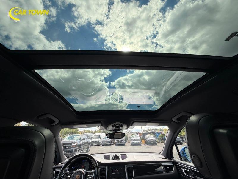 Vehicle photo 34