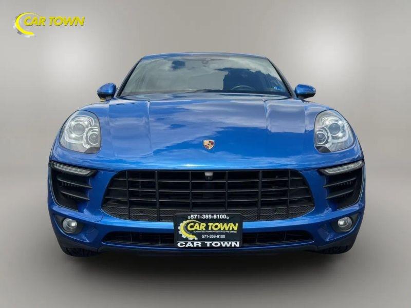 Vehicle photo 4