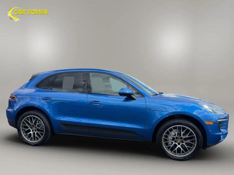 Vehicle photo 7