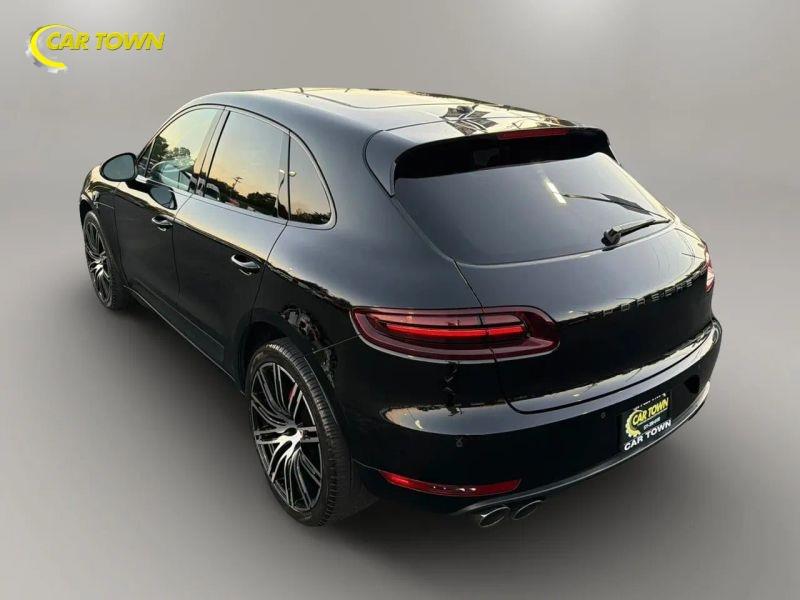 Vehicle photo 12