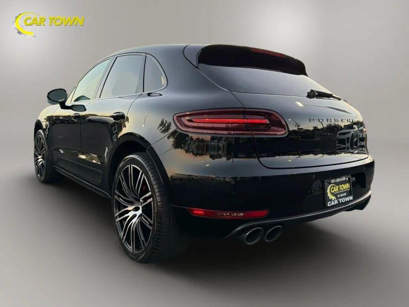 Vehicle photo 13