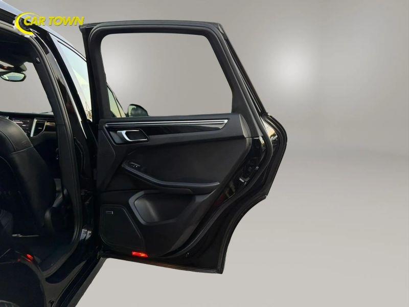Vehicle photo 21
