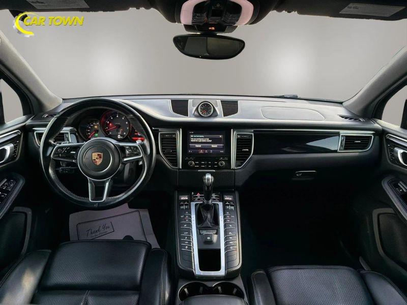 Vehicle photo 28