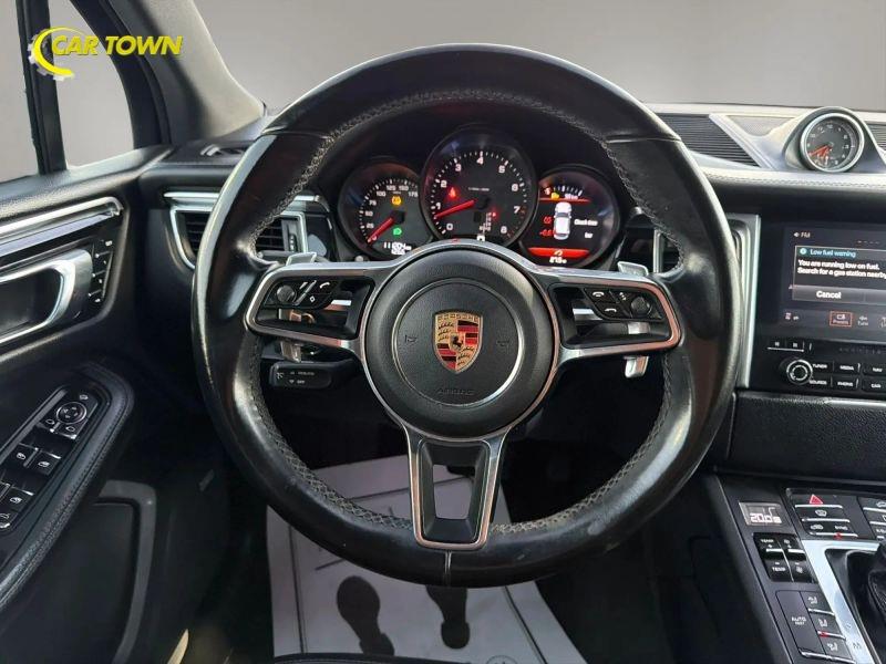 Vehicle photo 29