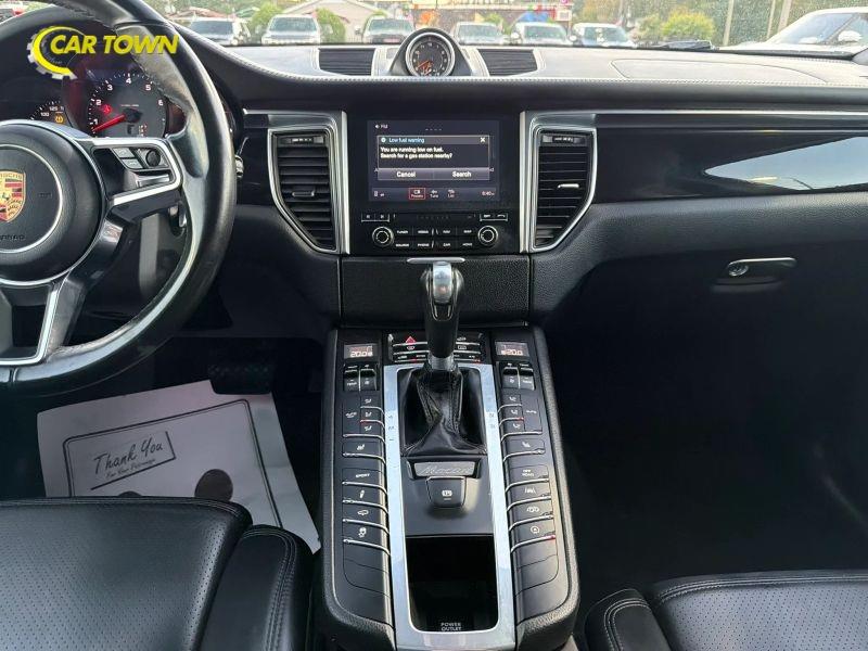 Vehicle photo 30