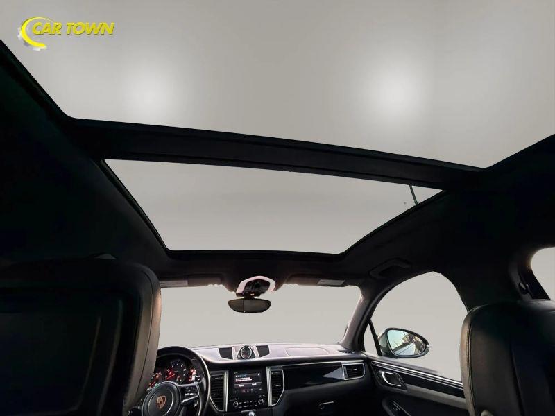 Vehicle photo 31