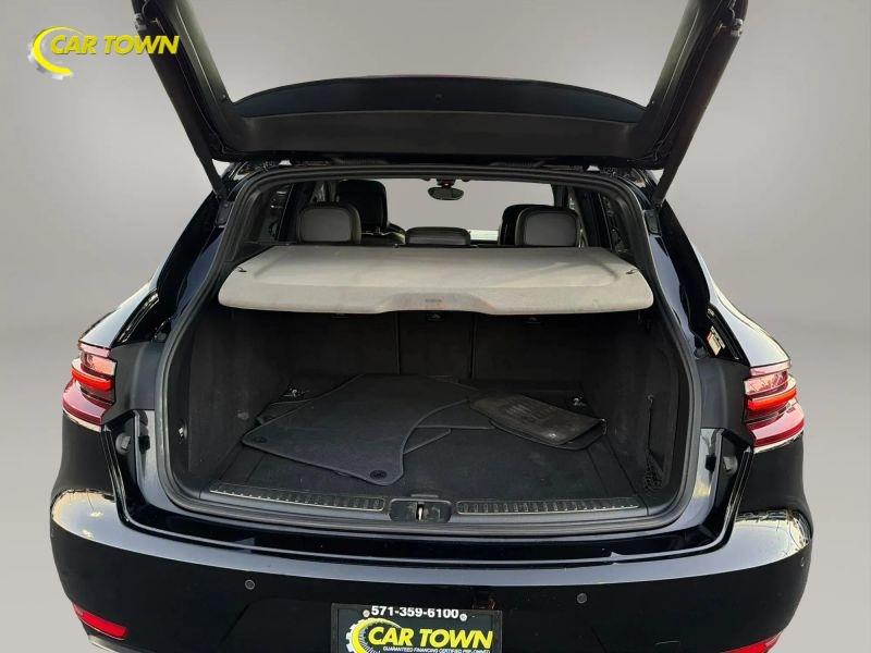 Vehicle photo 33