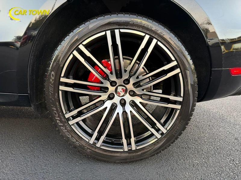 Vehicle photo 36