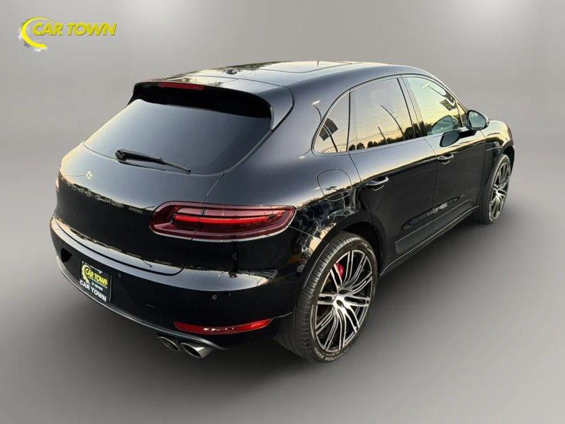 Vehicle photo 8