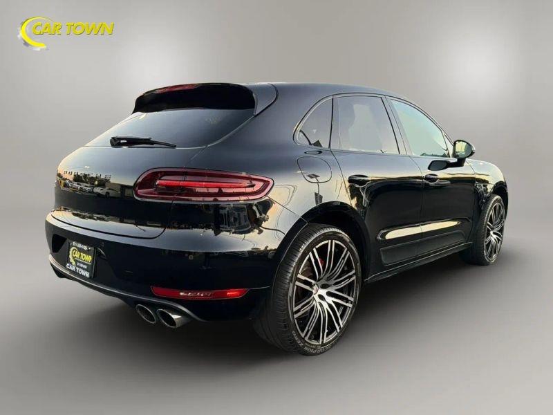 Vehicle photo 9
