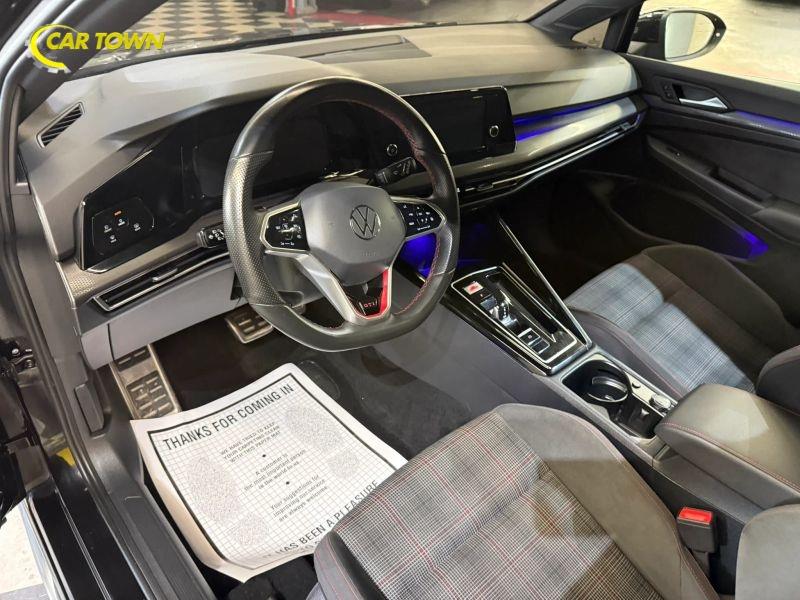 Vehicle photo 17