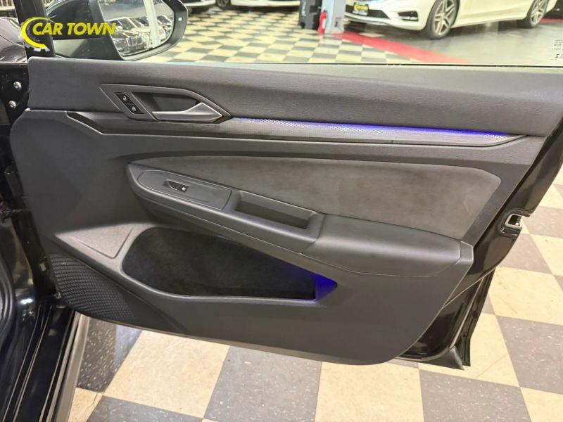 Vehicle photo 25