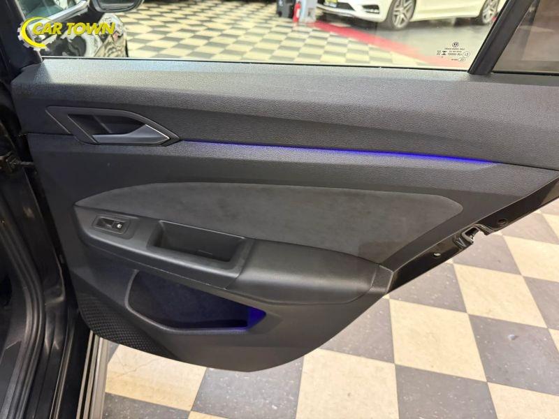 Vehicle photo 29