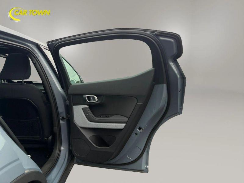 Vehicle photo 21
