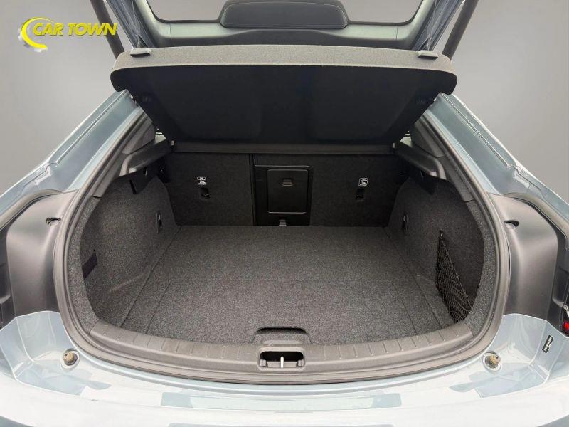 Vehicle photo 24