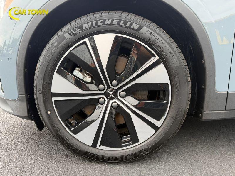 Vehicle photo 26
