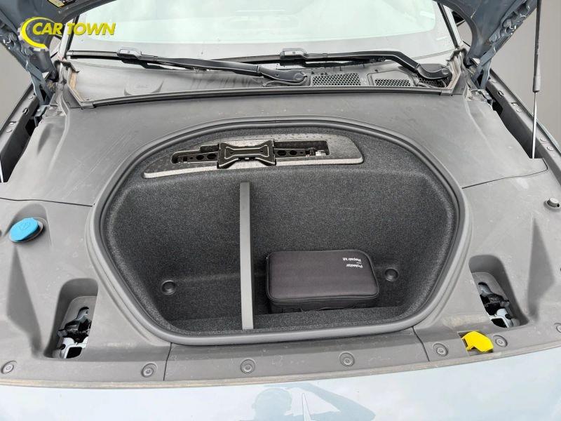 Vehicle photo 28