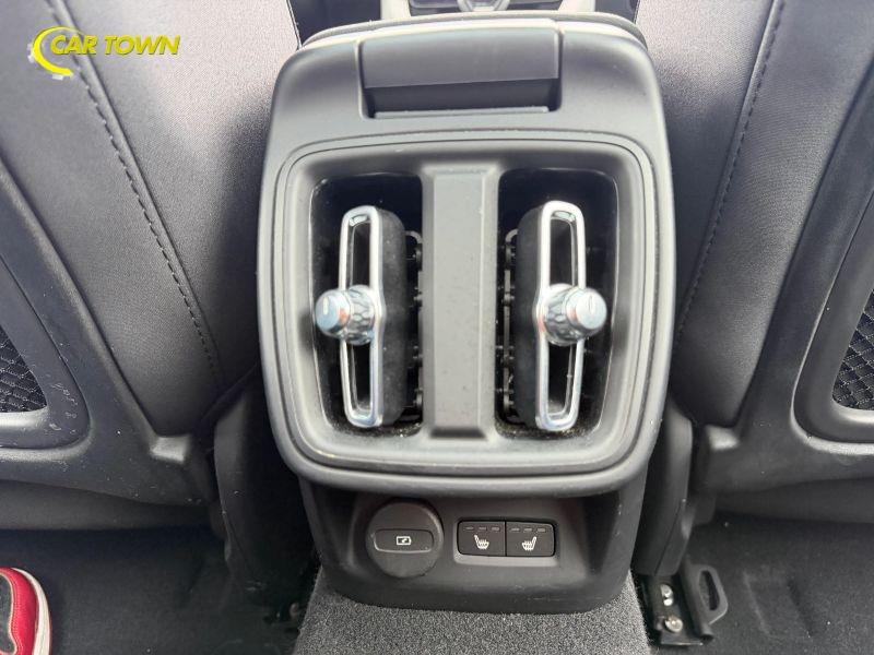 Vehicle photo 32