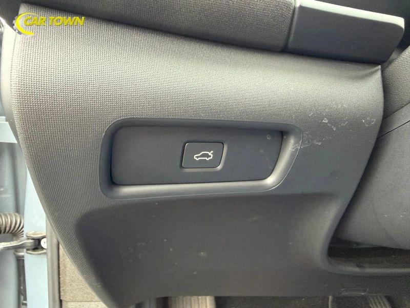 Vehicle photo 34