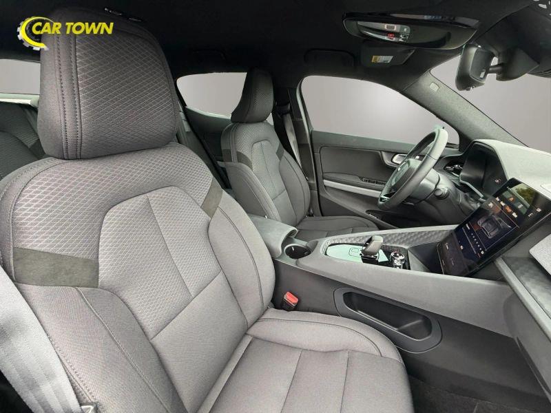 Vehicle photo 19