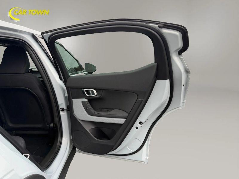 Vehicle photo 22