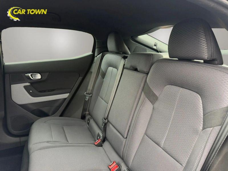 Vehicle photo 23